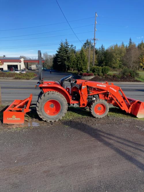 Kubota 250 4x4 Front Loading Tractor with Grader Box